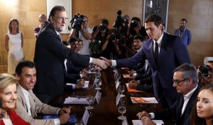 rajoy se come las lentejas de rivera